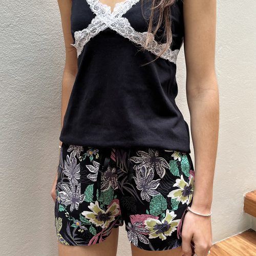 AURORA (negro flores con short)